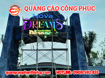 Thi công bảng hiệu ở công viên khủng long  nova phan thiết